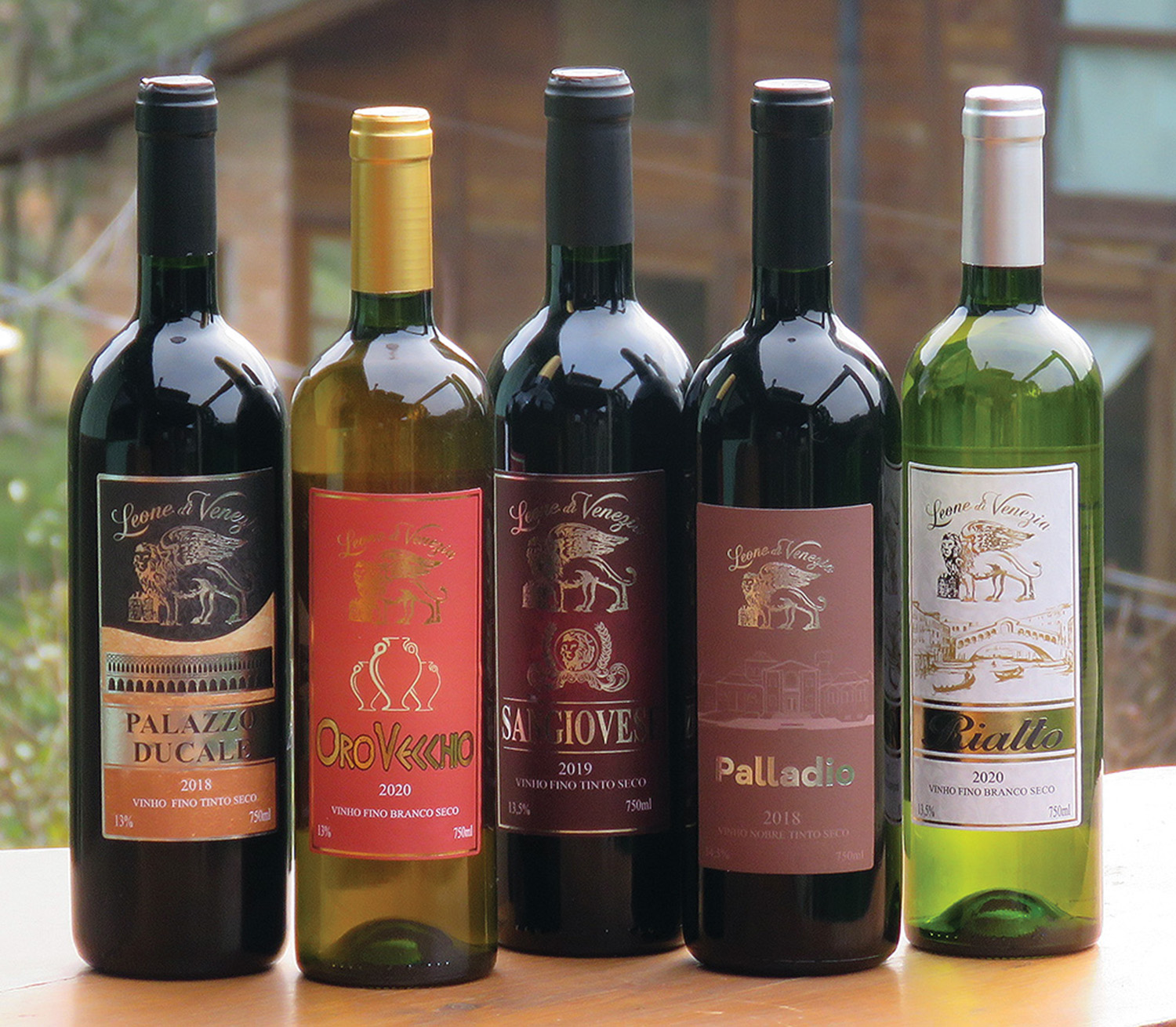 Delicatesse de Pedras Rollantes - Cinco garrafas de vinhos da vinícola Leoni de Vanezia